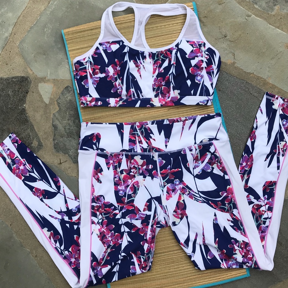 Fabletics Sports Bra & Yoga Pants Set- Large